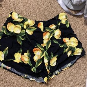 Wild honey, size medium, boho lemon high weighted shorts